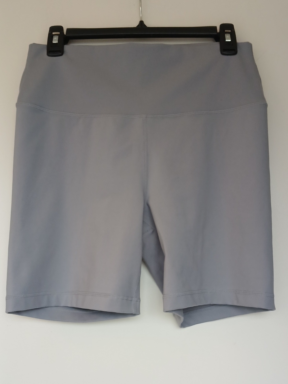 Yogalicious Lux High-Waist 7" Athletic Shorts in Light Gray Size XL